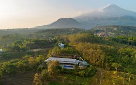 Royal Caravan Trawas Hotel